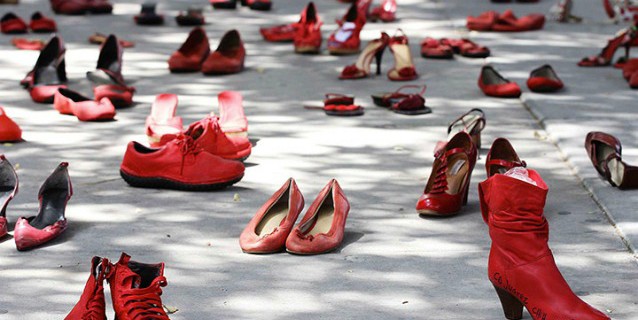 scarpe-contro-la-violenza-delle-donne-638x320