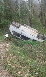 Sezze, carcassa di Fiat Panda in località Sagliuta (2)