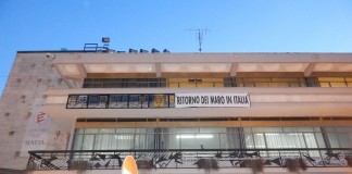 Aprilia, arriva lo striscione per i Marò