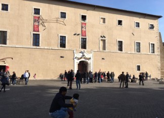 A Cisterna la tradizionale discesa della Befana. Appuntamento stasera ore 18,30 a Palazzo Caetani