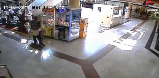 Latina, tradito da un tatuaggio il ladro delle giostrine del Morbella: denunciato