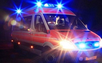 Incidente tra moto e auto su via Monti Lepini, grave un 16enne