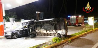 Fondi, Fiat Ulisse piomba su una Bmw ferma al distributore: pauroso incidente al Salto