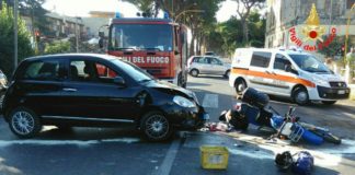 Scontro tra auto e moto, due feriti a Tor Tre Ponti