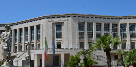 Precipita dall'ottavo piano