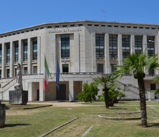 Precipita dall'ottavo piano