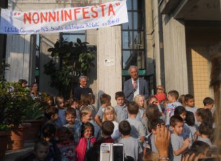 Latina, Coletta alla festa dei nonni con gli alunni della scuola Celli