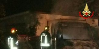 Aprilia, a fuoco nella notte un furgone Mercedes. Indagini in corso