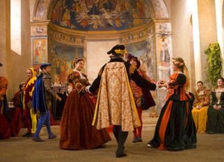 Cori, la Compagnia Rinascimentale Tres Lusores accoglie i pellegrini