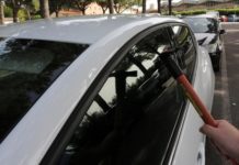 Latina, rompe il vetro di un’auto per rubare al suo interno ma un poliziotto in pensione lo fa arrestare dalle volanti