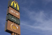 McDonald’s ad Aprilia, apertura del ristorante in via Mascagni. Il taglio del nastro con una festa