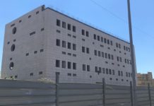 Latina, abbattono un albero all’interno del cantiere della cittadella giudiziaria: denunciati in tre