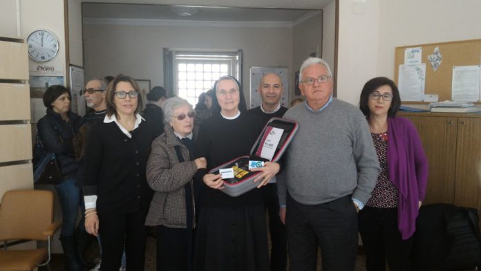 La onlus AnnaLaura con suor Maria Pia Marcon (1)