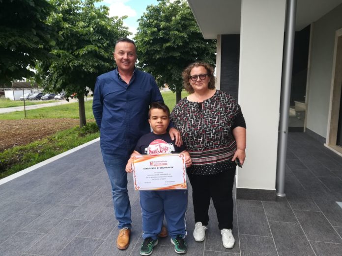 Fabio Altissimi consegna targa