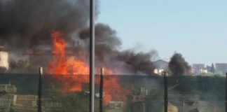 Aprilia, fuoco in un cantiere edile: via Guardapasso chiusa al traffico