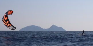Palmarola – Porto Badino, il kiter di Fondi Gianluca Cavaiola compie la traversata di 25 miglia