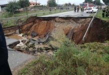 Voragine sulla Pontina, disposto il sequestro dell’area e dell’auto inghiottita. Appia chiusa per allagamento