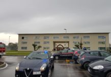 Aprilia, entra a scuola e lancia molotov. Fermato al Rosselli un ragazzo di 14 anni