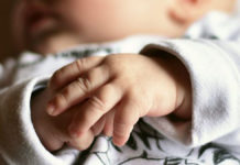 Formia, minaccia di uccidere con un coltello la figlioletta di un mese: arrestato