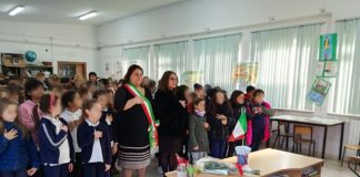 Sabaudia, il sindaco va a scuola oltre la Festa del Tricolore