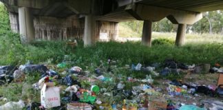Via Vespucci, il sottopasso ridotto a una discarica via Vespucci