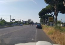 Tragedia sulla Pontina, con lo scooter contro un’auto: morto un 50enne