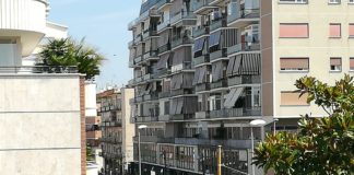 precipita dall'ottavo piano