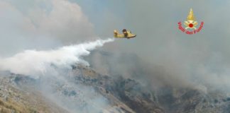Quindici escursionisti bloccati sul Redentore in fiamme, paura a Formia