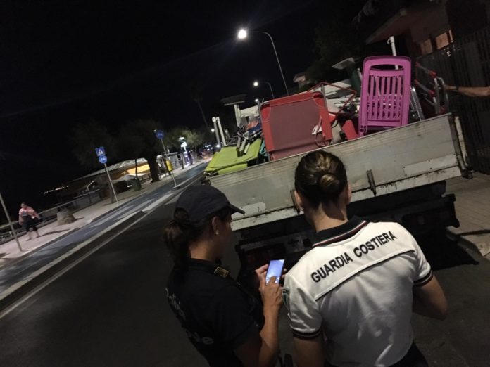 Le attrezzature sequestrate a Terracina