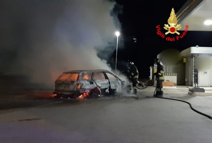 Priverno-incendio-auto