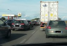 Incidente mortale sulla Pontina: uomo investito da un tir. Strada chiusa traffico in tilt