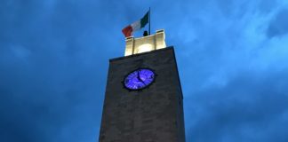 Giornata mondiale dell’infanzia, la Torre civica si illumina di blu