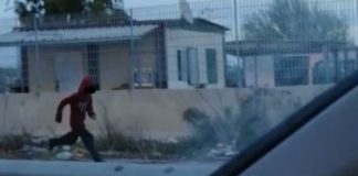 Lancio di sassi sulla Pontina, ripreso un ragazzo con la felpa rossa