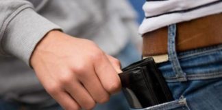 Ruba un portafogli, donna di Pontinia incastrata dalle telecamere