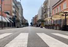 Vendevano foto di Maradona in centro: foglio di via per due giovanissimi