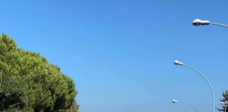 Coronavirus, al Goretti tutti in fila per i tamponi: la Croce Rossa distribuisce acqua