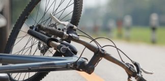 Incidenti: ciclista investito al lido di Latina. A Cisterna si ribalta un’auto