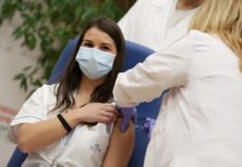 Coronavirus, primi vaccinati allo Spallanzani. Conte: “Oggi l’Italia si risveglia”