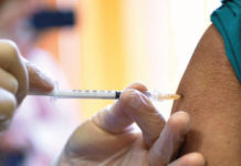 Vaccini Covid, dal 1 febbraio aperte prenotazioni per over 80