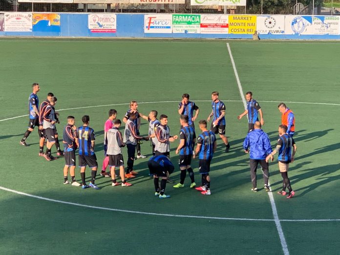 Latina a centrocampo a fine gara