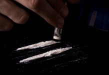 Terracina, lancia cocaina sulle scale dell’ex mercato: arrestato