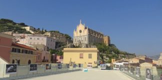 Gaeta si tinge di bianco e rosso per l’amore e per la donna