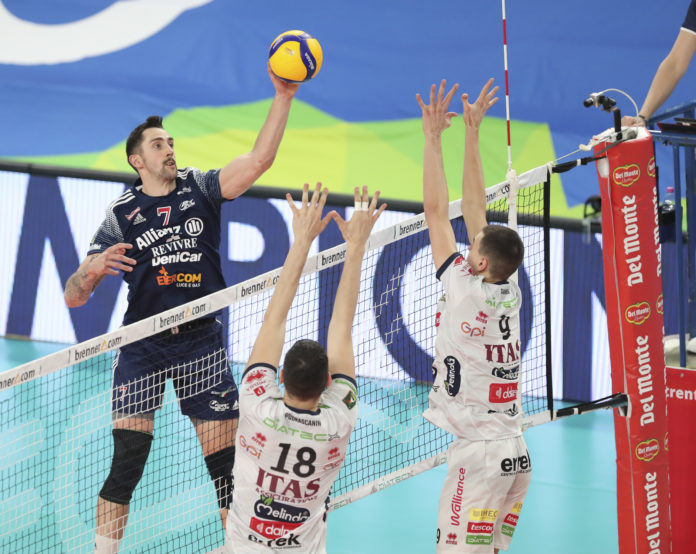 Stephen-Timothy-Maar-top-volley