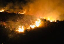 Vasto incendio sulle montagne di Sonnino, fiamme e paura nella notte