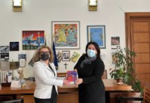 Sabaudia, il sindaco dona le copie della Costituzione agli studenti del Collegio d’Europa