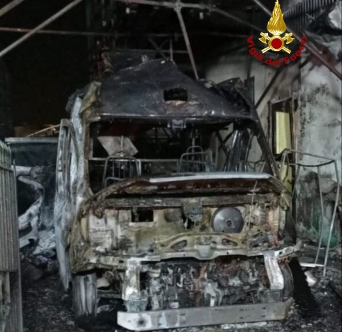 ambulanza-fiamme
