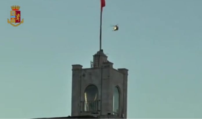 POLIZIA SU TORRE CIVICA