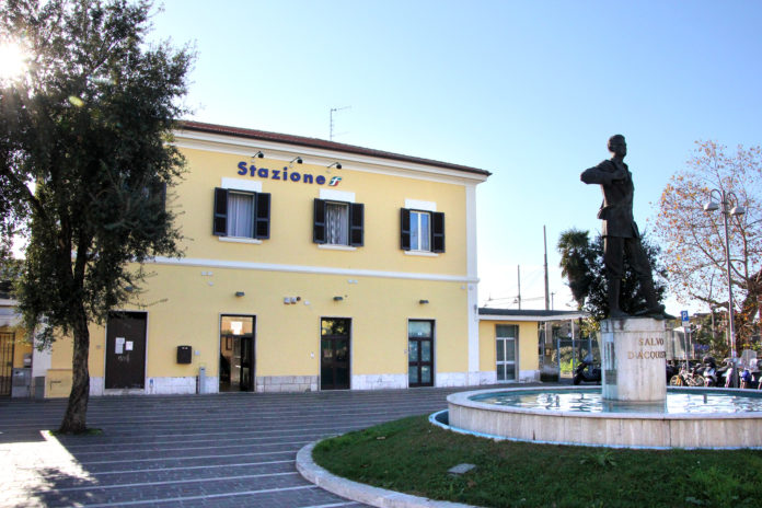 Stazione_fronte_piazza_md