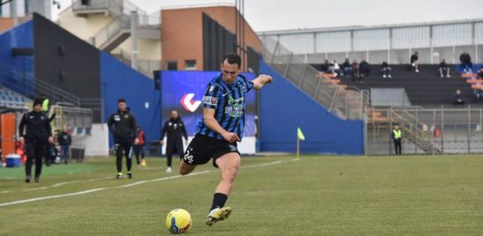 L'esterno Carissoni al cross