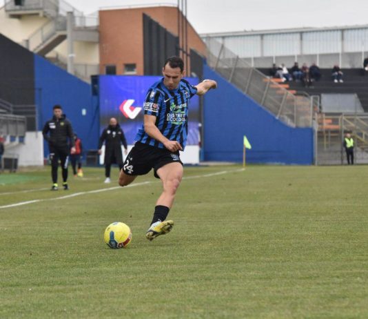 L'esterno Carissoni al cross